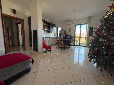 Foto Appartamento in Via Petrarca, Macerata Campania Centro di 80 m²