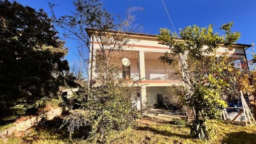 Foto Rustico a Torino di Sangro di 169 m² con 6 locali in vendita