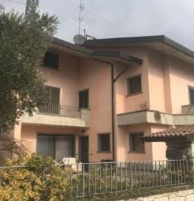 Foto Appartamento in Via Europa 250, Ponte Nossa di 115 m² con 3 locali