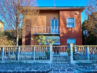 Foto Casa indipendente in via Magenta 12, Carpi Stadio - Acquedotto