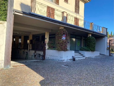 Foto Box in Piazza Manzoni 14, Oggiono Centro di 15 m² con 1 locali