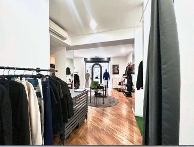 Foto Negozio in via Broggi, Varese Centro di 50 m² con 2 locali in affitto