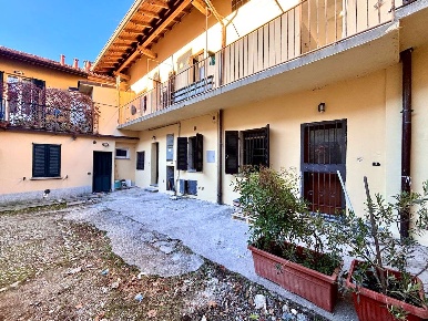 Foto Appartamento in via cavour 13, Gavirate Centro di 75 m² con 2 locali