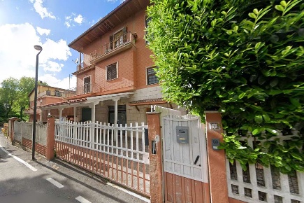 Foto Appartamento in Via Conte Roncone 4, Ciciliano di 98 m² con 5 locali