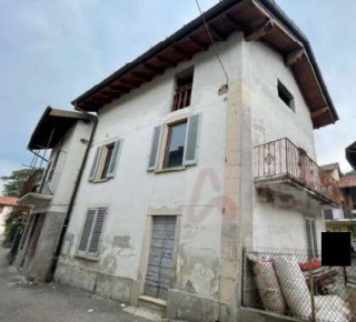 Foto Appartamento in Strada Stazione, Cocquio-Trevisago Cocquio di 154 m²