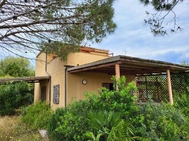 Foto Appartamento in Via delle ginestre, La Maddalena di 120 m² all'asta