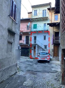 Foto Appartamento in Via G. Marconi, Besano di 99 m² con 4 locali all'asta