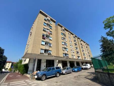 Foto Appartamento in Via Cinque Giornate 1, Solaro Centro di 51 m² all'asta