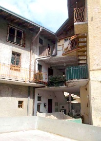 Foto Appartamento in Via Cerea, Gazzada Schianno Centro di 72 m² all'asta