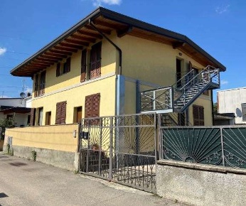 Foto Appartamento in Frazione Bareggia VIA manzoni 8, Macherio di 163 m²