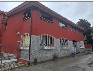Foto Appartamento in Via Colombo, Leggiuno di 68 m² con 4 locali all'asta