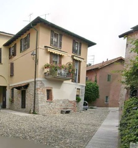 Foto Appartamento in Piazza Monte Grappa, Daverio Centro di 198 m² all'asta