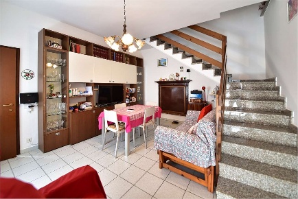 Foto Appartamento in Via Cavour 1, Oltrona di San Mamette di 120 m²