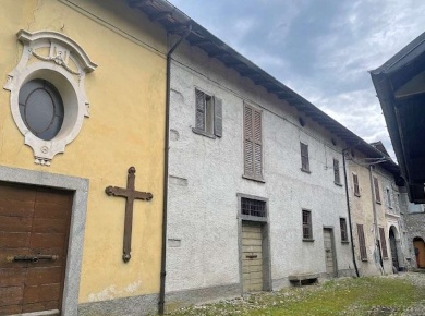 Foto Appartamento in Via della Chiesa, Cuvio Comacchio di 192 m² all'asta