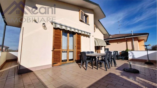 Foto Appartamento in VIA DANTE ALIGHIERI, Pieve Emanuele Centro di 170 m²