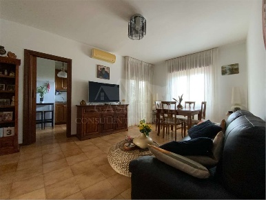 Foto Appartamento a Ardea di 102 m² con 4 locali in vendita