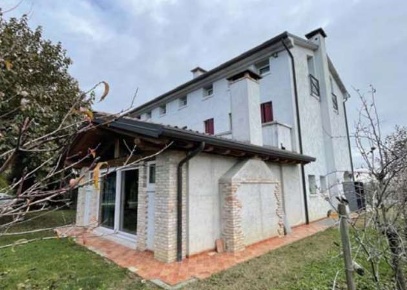 Foto Villa unifamiliare in Via Ungheresca, Santa Lucia di Piave Centro