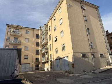 Foto Appartamento in Via Giuseppe Verdi, Calusco d'Adda di 52 m² all'asta