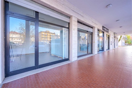 Foto Negozio in piazza fratelli cervi 16, San Giovanni in Persiceto Decima