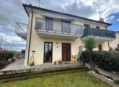 Foto Appartamento in Via Gaggera, Gradara di 72 m² con 4 locali all'asta
