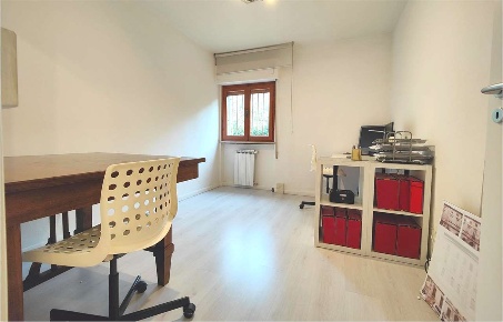 Foto Ufficio in Viale Cadorna, Lucca Arancio di 10 m² con 1 locali