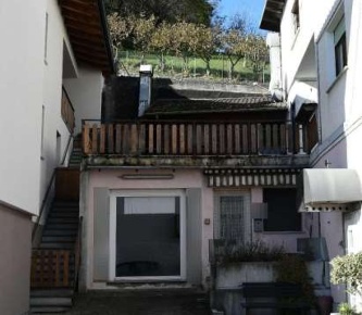 Foto Appartamento in Via Roma, Lamon Centro di 171 m² con 6 locali all'asta