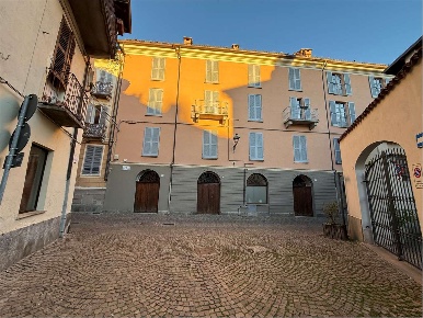 Foto Appartamento a Pinerolo di 212 m² con 5 locali in vendita