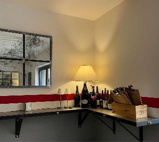 Foto Attività commerciale in Via Gallucci, Modena Centro Storico di 80 m²