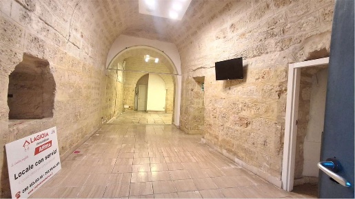 Foto Negozio a Capurso di 100 m² con 2 locali in affitto