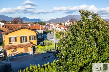 Foto Appartamento a Brebbia di 70 m² con 3 locali in vendita