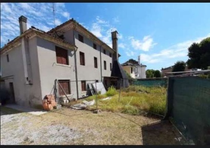 Foto Case indipendenti in Via Zero Branco, Mogliano Veneto Centro di 500 m²