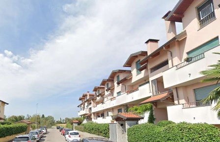 Foto Appartamento in Via Isonzo, Bareggio di 74 m² con 4 locali all'asta