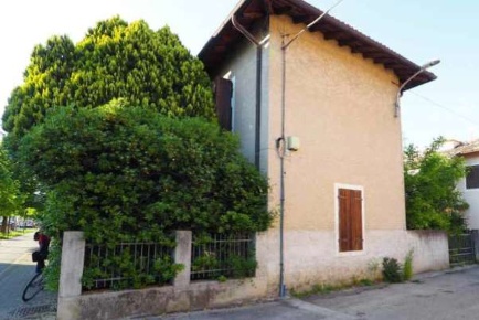 Foto Villa a schiera in Via Udine, Pordenone Borgomeduna di 112 m² all'asta