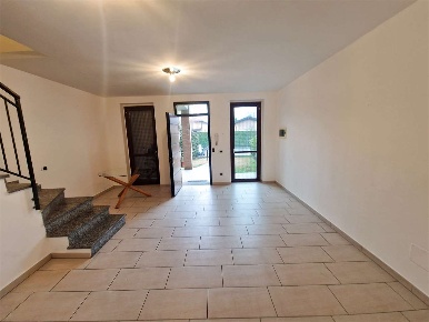 Foto Villa a schiera in Via Alessandro Volta 30/B, Ternate di 230 m²