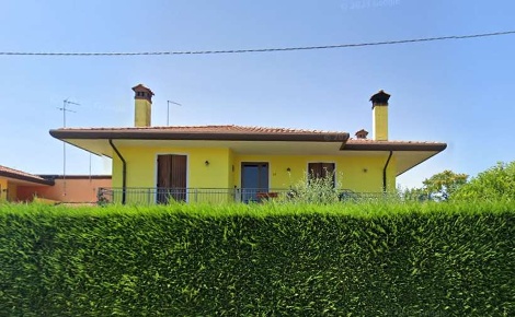 Foto Appartamento in Via del lavoro, Taglio di Po Centro di 173 m² all'asta