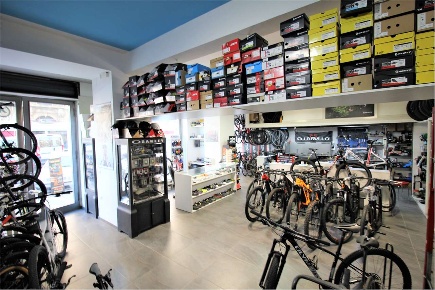 Foto Negozio in Piazza Martiri della Libertà, Catania Centro Storico