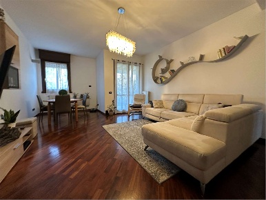 Foto Appartamento a Modena di 125 m² con 5 locali in vendita