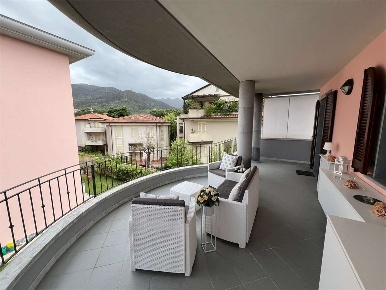 Foto Appartamento in via delle carre, Massa Centro di 110 m² con 4 locali