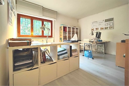 Foto Ufficio in Viale Cadorna, Lucca Arancio di 15 m² con 1 locali