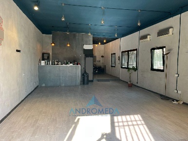 Foto Locale commerciale a Napoli Agnano di 100 m² con 2 locali in affitto