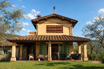 Foto Casale in Via La Stretta, Camaiore Camaiore Paese di 300 m² in vendita