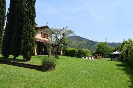 Foto Casale in Via La Stretta, Camaiore Camaiore Paese di 300 m² in vendita