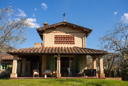 Foto Casale in Via La Stretta, Camaiore Camaiore Paese di 300 m² in vendita