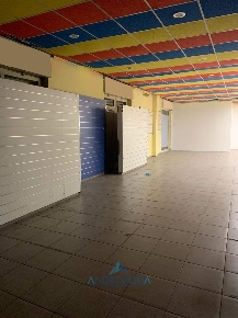 Foto Locale commerciale a Casavatore di 250 m² con 3 locali in affitto