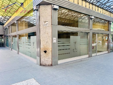 Foto Negozio in VIA LEONI, Erba Borghi di 170 m² con 2 locali in vendita