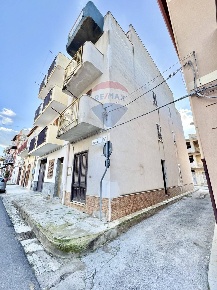 Foto Appartamento in Via Roma, Cinisi Centro di 60 m² con 2 locali