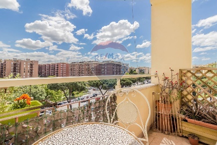 Foto Appartamento in via Fonte Buono, Roma Ardeatino - Montagnola di 80 m²