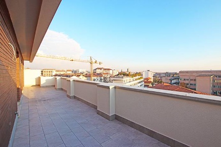 Foto Attico in via A. Maj, Bergamo Stazione di 185 m² con 4 locali