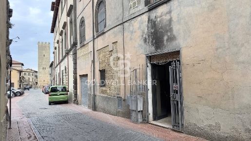 Foto Laboratorio in Via delle Torri, Tarquinia Centro Storico di 150 m²