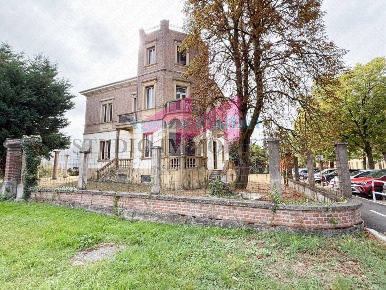 Foto Villa singola in viale fattori, Castelmassa di 400 m² con 10 locali